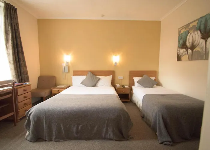 Pinegrove Hotel